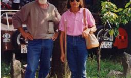 Cortile della distilleria, Raduno Lotus.  Alessandro Lupano e Rosalba Dolermo